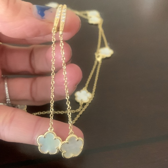 Jankuo Clover necklace and earrings set iridescence pearl color - Picture 3 of 3